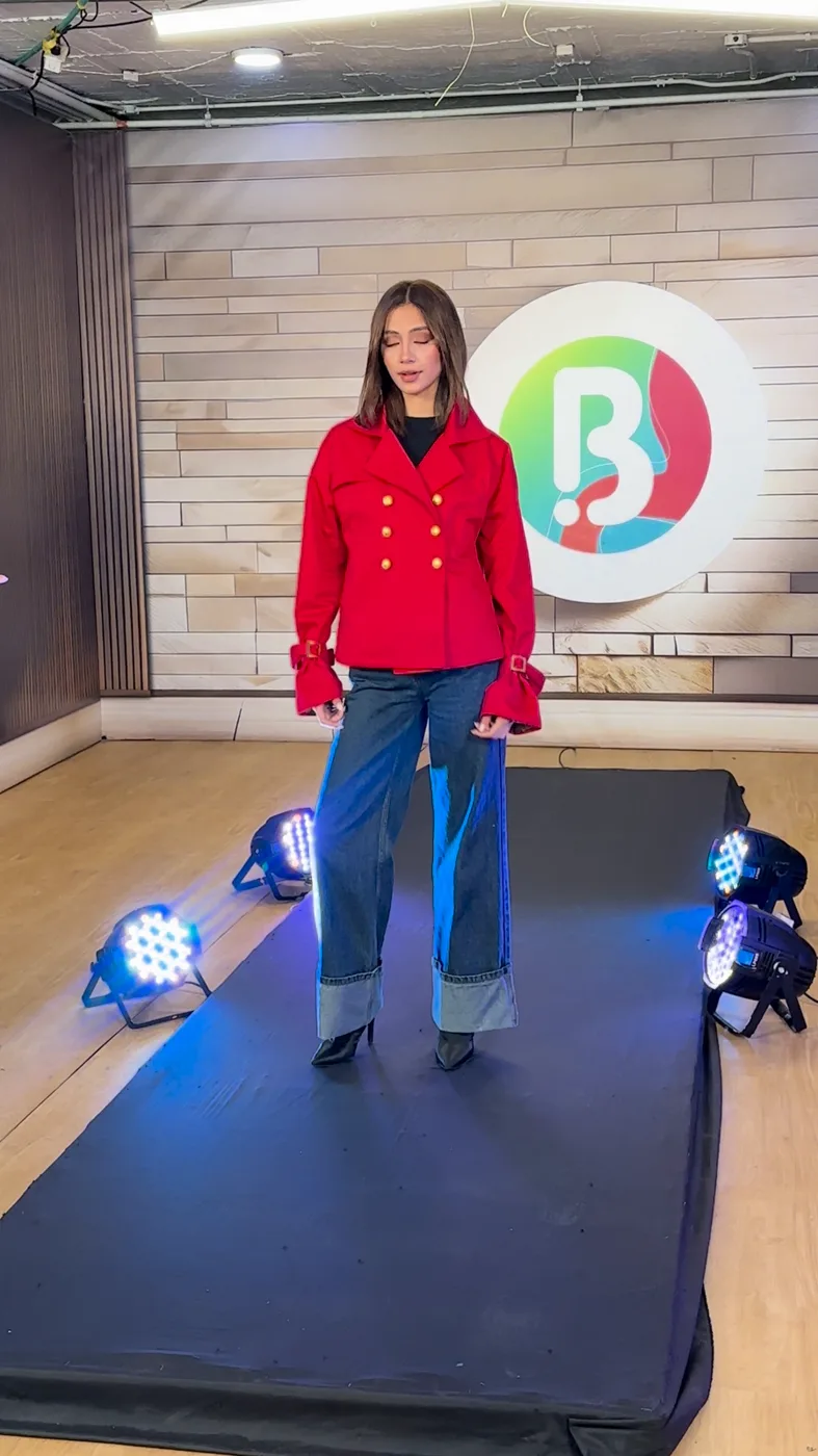 Chaqueta roja en la pasarela de Bravíssimo