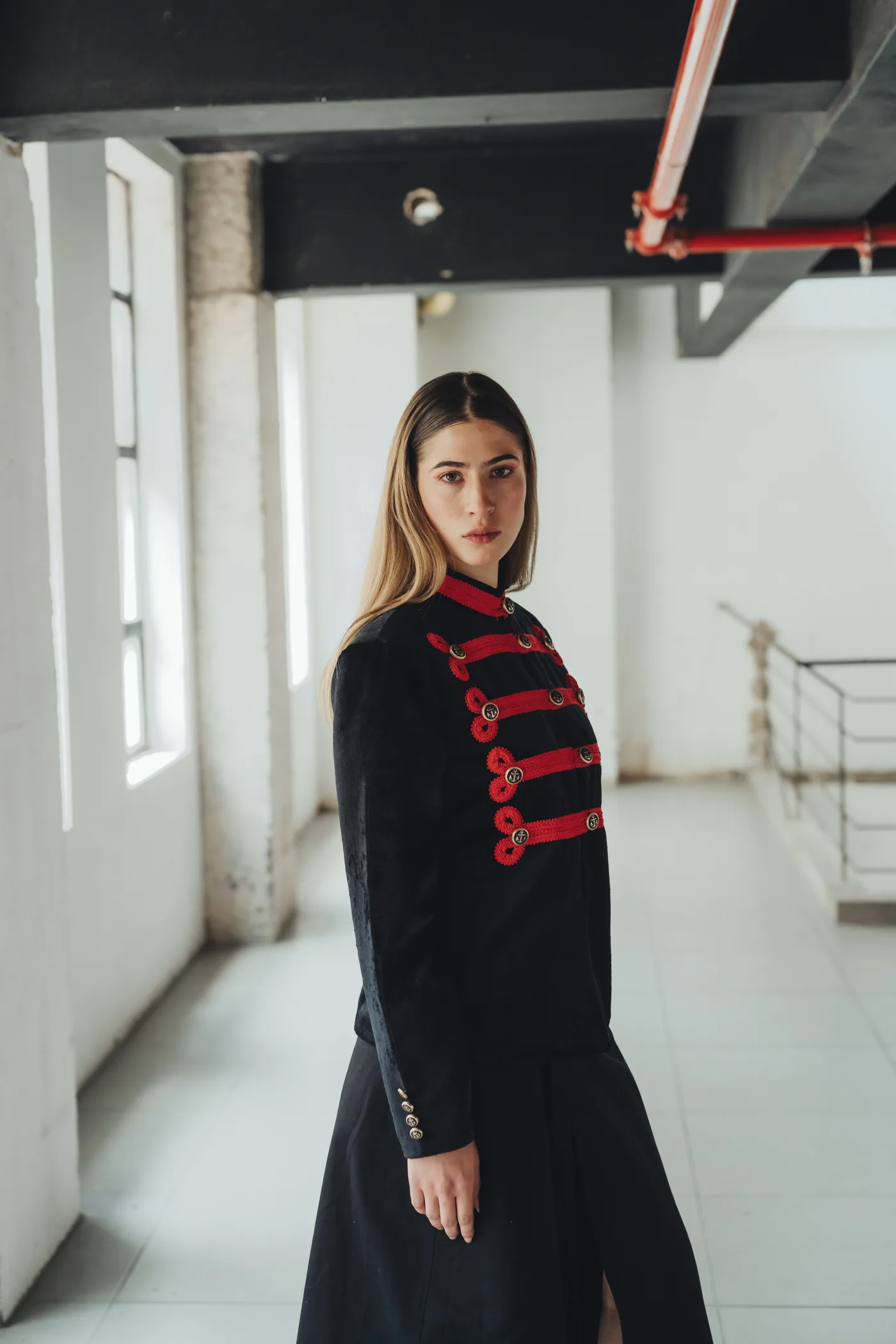 Chaqueta Militar en negro y rojo, foto 1
